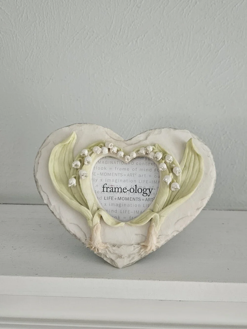 NWT Vintage Frame-ology 3D Resin Lily Of The Valley Heart Shaped Tabletop Frame